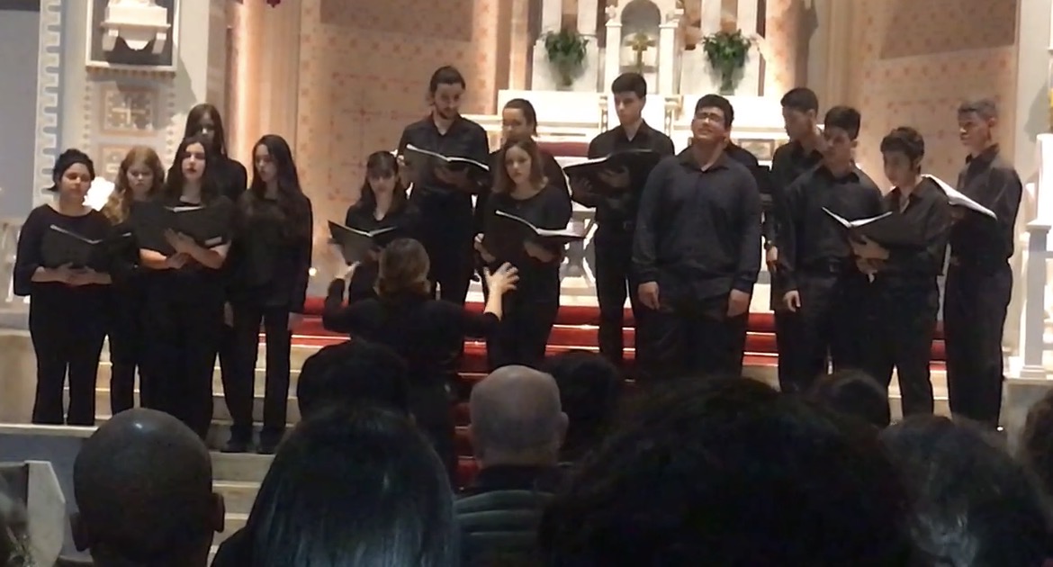 Choir conducted by Cuca Medina